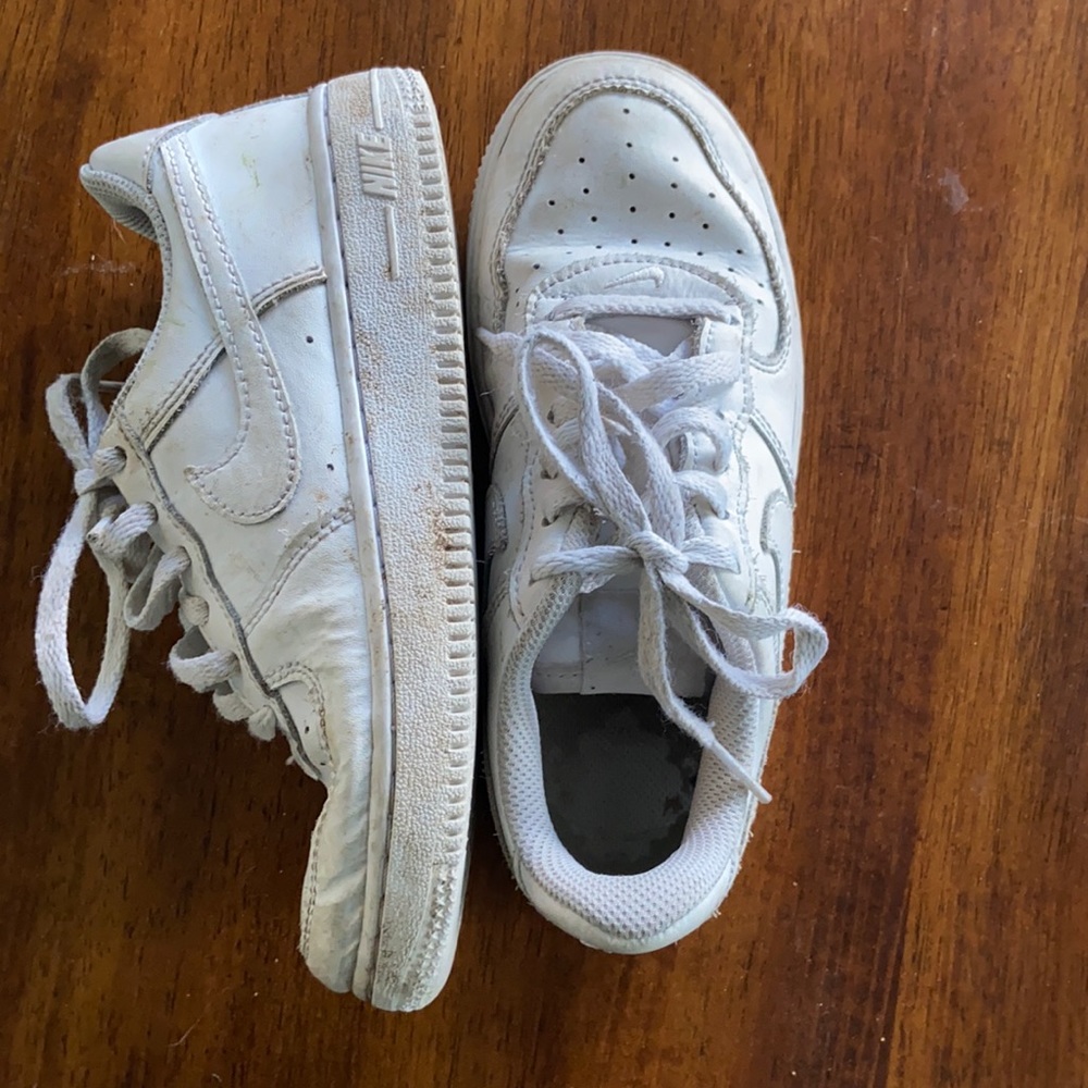 kids white nike air force 1’s